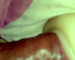 Wanna see me fuck this tight sextoy till it squirts?