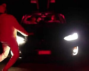 Chicos follan duro a la industria musical?