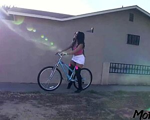 amateur model with big ass takes sloppy face cum from daddy