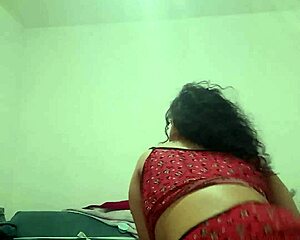 Paulista putinha dances pussy tease to wild orgasm