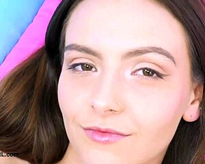 I'm sweet teen brunette showin' my sexy body