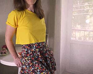 oh man that humble japanese girl's upskirt shows her fat cameltoe pussy lips