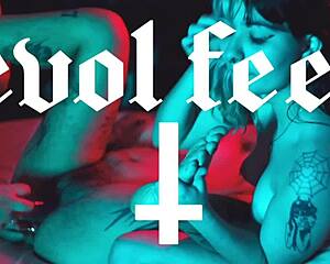 Crave lesbian scissoring toe licking?