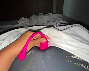 voy a deliberar un orgasmo jugoso chorreando antes de ir al hospital como enfermera cachonda?