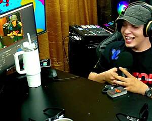 18yo safada bruna lambertini shows sweaty pussy outdoors—what would you do with her?