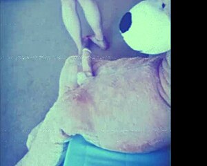 veronica shakes her tranny ass on dildo for daily solo fetish fun