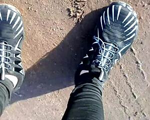 testing my new barfuß shoes outdoors in leggings feeling sexy and free