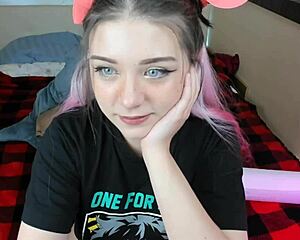 loving this sexy solo blowjob toy session