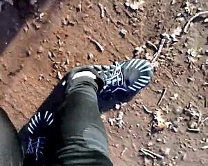 testing my new barfuß shoes outdoors in leggings feeling sexy and free