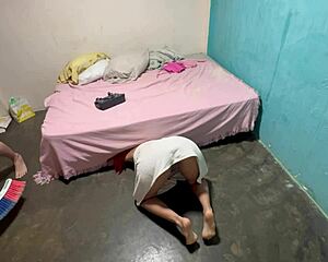 maid fingers pussy till she squirts homemade lesbian cunilingus