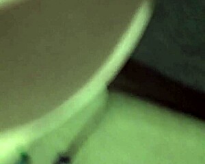 white hooker gave me gud head!!