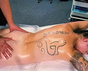 Tattoo girl begs masseur to fuck her pussy after steamy massage!