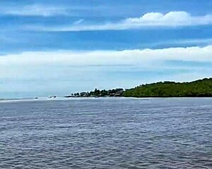 deixei o corno ver machos fudendo no barco... que delicia!