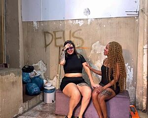 na pracinha favela pegando gostoso até gozar 😍👅