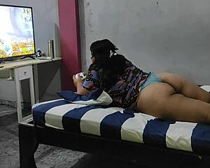 mi mejor amigo no cree lo puta que es su esposa con camara oculta