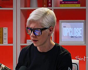 omg this cute curly brunette leana lovings with glasses is the prettiest nerd pornstar ever 😍🤓