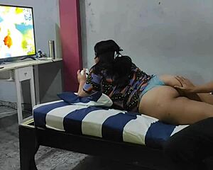 mi mejor amigo no cree lo puta que es su esposa con camara oculta