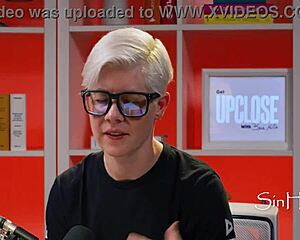 omg this cute curly brunette leana lovings with glasses is the prettiest nerd pornstar ever 😍🤓