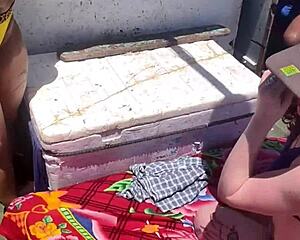 deixei o corno ver machos fudendo no barco... que delicia!