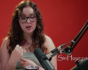 omg this cute curly brunette leana lovings with glasses is the prettiest nerd pornstar ever 😍🤓