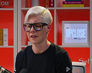 omg this cute curly brunette leana lovings with glasses is the prettiest nerd pornstar ever 😍🤓