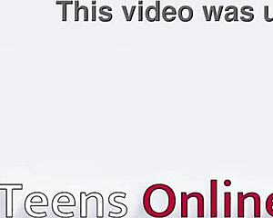 i love watching hot milf and teen get pussies devoured at college party