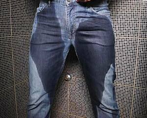 dude soaks jeans peeing then blasts cumshot right there outdoors