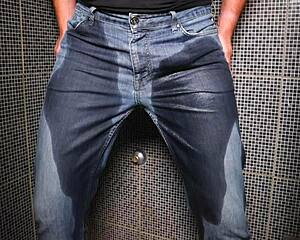 dude soaks jeans peeing then blasts cumshot right there outdoors