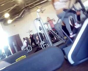 damn that sexy big ass shakes so hot in gym