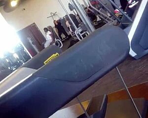 damn that sexy big ass shakes so hot in gym