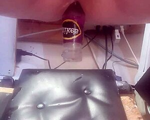 bottle deep in my huge ass feels so good 😈🍾