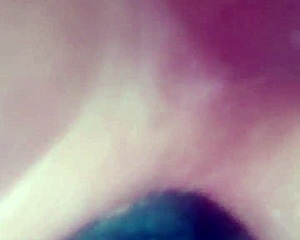 bottle deep in my huge ass feels so good 😈🍾