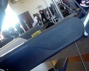 damn that sexy big ass shakes so hot in gym