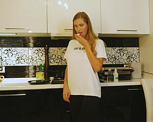 Sexy blonde gobbles eggs in steamy food fetish play!