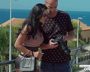 Shalina Devine Serves Facial Cumshot After Outdoor Muff Dive?