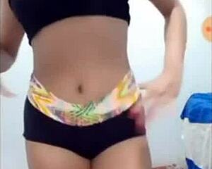 sexy girl dances like a beauty watch her twork those moves 😍💃