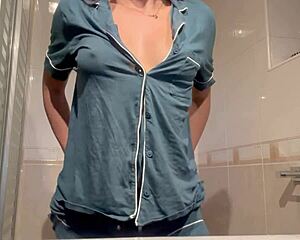 omg this cute 18yo college babe's perfect body n pussy taste insane!!