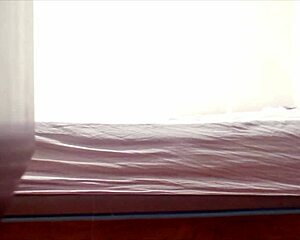 hey argentine puta loves slipping condom on with her mouth 😏👅