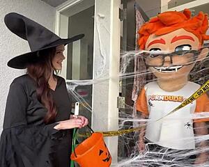 Chloe Foxxe's tattooed tits ride broomstick cock to Halloween cumshot magic