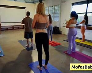 yo blondie lindsey lakes with huge ass gets pussy fingered hard by johnny love in yoga class