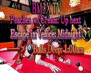 Peaches PRESLEY mixes with CREAM in tanned PUSSY play