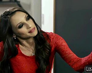 WOW celeste star serena blair alix lynx dive into slow sensual lesbian pussy licking!