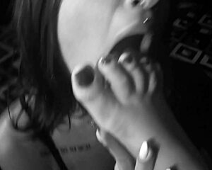 Can't get enough of Ravena's bare sexy feet