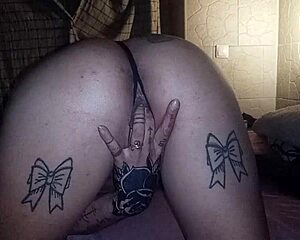 Hubby worships wife's sexy ass homemade