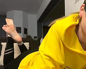 i'm hooked on her smelly barefoot nike socks dirty feet fetish