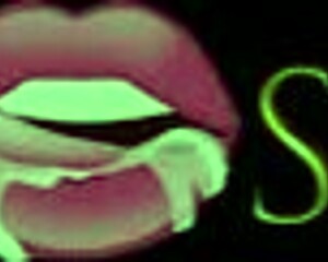 Elvie stretches ebony pussy wide outdoor in slutty phone comp 😈