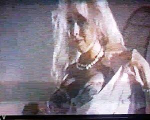 i cherish this steamy classic retro old movie vibe