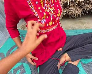 WOW DESI GIRL'S TIGHT PUSSY GETS POUNDED IN HOT HINDI SEX!