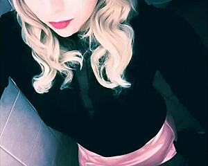 Craving Veronica's shemale feet fetish after dark?