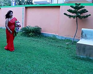 Tailor boy tricks bhabhi into fucking